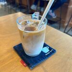 ストングカフェ - カフェオレはセットにしたんで２５０円。
             
            アイスかホットが選べたんでアイスにしてもらいました・・・