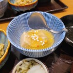 お料理 とみやま - 本日の海鮮丼御膳の小鉢：胡麻豆腐
