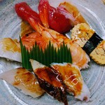 Sakae Sushi - 令和6年1月
                      営業時間(17:00〜23:00)
                      にぎり1人前 税込1300円