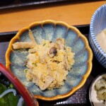 お料理 とみやま - 本日の海鮮丼御膳の小鉢：卯の花