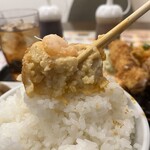 わ楽 - 海老シュウマイ海老マヨ　断面　オンザライス  