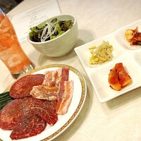 馬車道 de 焼肉 DOURAKU CORRIDA 北仲ブリック＆ホワイト店 - 