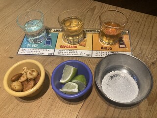 メキシコ酒場 サンズ・ダイナー - テキーラ呑み比べ