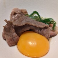焼肉かなう - 卵黄と一緒に