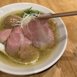 中華そば ココカラサキゑ - ややレアチャー気味のピンク色が色っぽいね♡