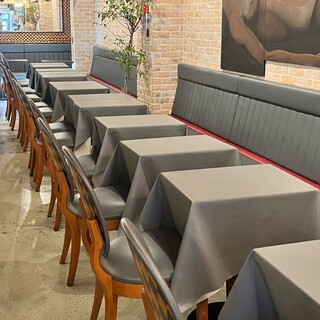 A stylish and relaxing space ◆ Table seats can accommodate up to 30 people