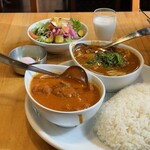 Spice Box - チキンカレー甘口（左）とスープカレー（右）