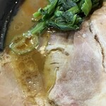 横浜ラーメン とんこつ家  - 油多め