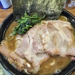 横浜ラーメン とんこつ家  - チャーシュー麺味濃いめ油多め