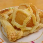 ベルナール - 料理写真:まるまるりんごパイ…180円