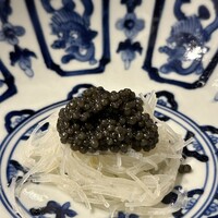わさ - 【キャビアビーフン】★★★★ しっかり水気を切ったビーフンとからめると、噛んだ瞬間にビーフンのコシと共にキャビアがぐーーーっとその蓄えた香りと味わいを口中に溢れさせる！