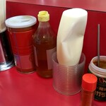家系ラーメン とらきち家 - 卓上味変調味料２