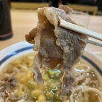 麺乃庄つるまる饂飩 - 肉の味付けはあっさり目