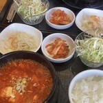 韓国家庭料理 炭火焼肉 しんちゃん - 