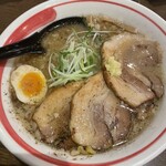 麺部屋 綱取物語 - 光沢のある分厚いお肉