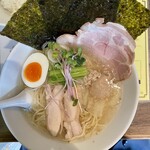 塩生姜らー麺専門店 MANNISH - とてもキレイなラーメン