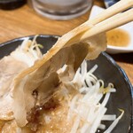 Kushiyaki Tamagawa - 豚は薄い