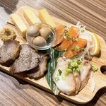 Nogekko Izakaya Ibushiya Mokkun - 燻製五種盛り759円