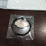 手打ちラーメン 清仁軒 - おしぼりとサービスのゴム