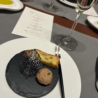 ダイニング 流 - スタッフさんの丁寧なお料理の説明からコースがスタート