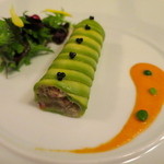 ラ・ヴァガボンド - 〈金沢〉『加能蟹』とアヴォカドのカネロニ
      井深農園のエルブ　ソースクリュスタッセ