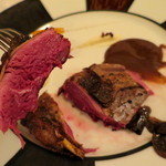 ラ・ヴァガボンド - 絶妙な火入れ♪
      雷鳥は野性味溢れるちょっとクセのある味わいですが
      やわらかい肉質で肉のコクが素晴らしいです。
      