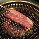 和牛処 助春 - 豪快に焼網へ！・・・おっと焼き過ぎ注意^^;