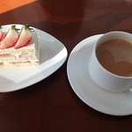 ラウンジ サウスコート - ケーキセット