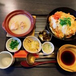 げんかい食堂 - 小鍋そぼろ親子丼