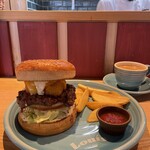 Louis Hamburger Restaurant - 『FRIED HOTATE CHEESE BURGER¥1,600』 『Patty¥600』 『lunch drink¥150』