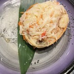 魚屋路 - カニ甲羅盛り。下にはカニ味噌も。