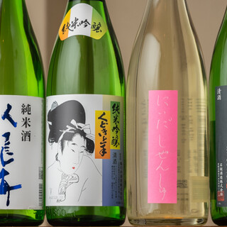 A wide range of alcoholic drinks, including carefully selected local sake from all over the country