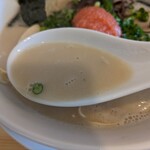 とんこつラーメン44 - クセの無いマイルド系豚骨スープ。