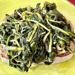 Agustarello - ワイフのアンティパストはBruschetta di cicoria ripassata in padella　チコーリアを炒めたブルスケッタです