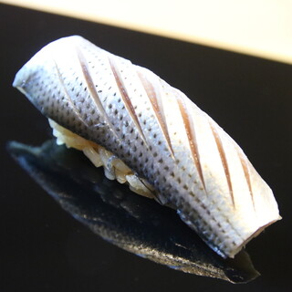 ◆ Small fin (Kohada) nigiri that is rarely available in Kansai ◆