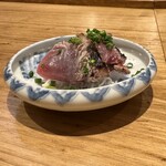 魚ト肴いとおかし - 付出し　カツオ塩タタキ