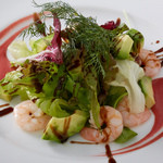 LiveMusic＆RestaurantBar SHOCK-ON - 小海老とアボカドのサラダ苺とバルサミコのソース