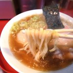麺一盃 - 麺リフト～中太の平打ち麺は、プリプリしてて美味しい♫