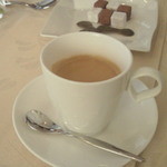 ヌーヴェル・キュイジーヌ タカハシ - ￥３８００ランチのプティフルールとコーヒー