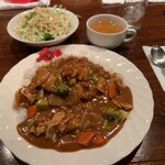 バーブ - Dランチ（豚と野菜のカレー+コンソメスープ+サラダ）