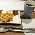 GODIVA cafe - GODIVA cafe Omiya　「モーニングセット ベルギーワッフル チョコムース」630円