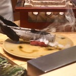 日本料理 吟 - 大トロは炭を直接当てて炙りに