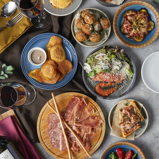 ソムリエ厳選ワインと小皿から楽しめるイタリアン。