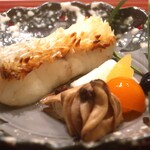 日本料理 吟 - 京都舞鶴産白甘鯛の松笠焼きアップ