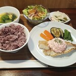 キッチン ブルー グローブ - ひめ鯛ポワレ　明太子とギリシャヨーグルトのタルタル添え