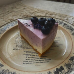 MYRTEN - ラベンダーとブルーベリーのレアチーズケーキ