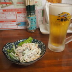 酒呑み屋かどっこ - 梅シソ スパサラ ＆ 生ビール