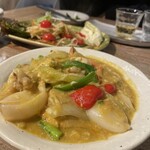 アムリタ食堂 - 海鮮野菜カレー粉炒め！