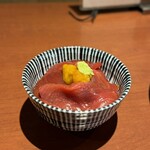 酒肴場 屯 - 大間まぐろ漬け丼〜塩うに添え〜¥500