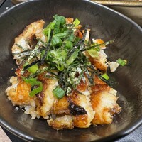 うなぎ 四代目 菊川 グローバルゲート店 - 食べ方②薬味を乗せて